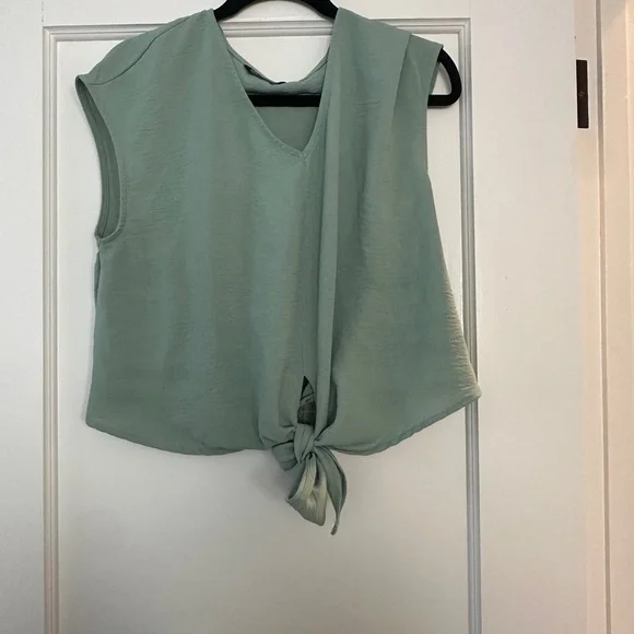 2 peice Wide Leg Set Pretty Garden Sage Green - Picture 2 of 4